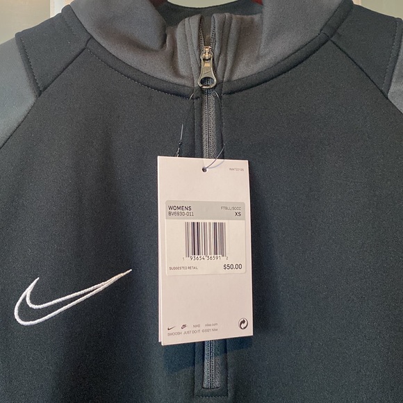 Nike Dri-Fit Pull Over - Picture 5 of 6
